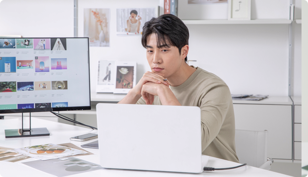 어떤 상품을 추천할지 고민하는 MD 이미지